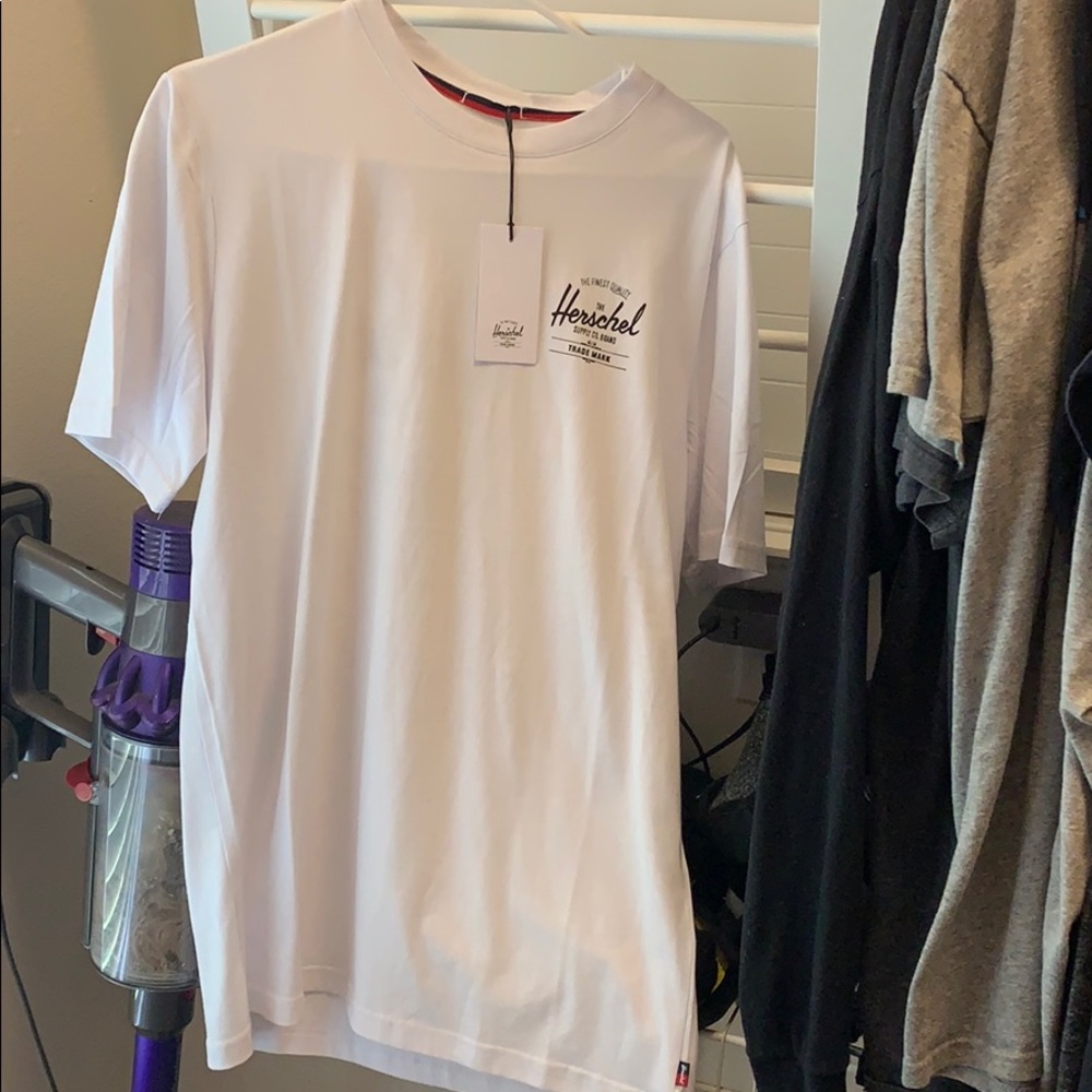(HERSCHEL) white/black tee shirt